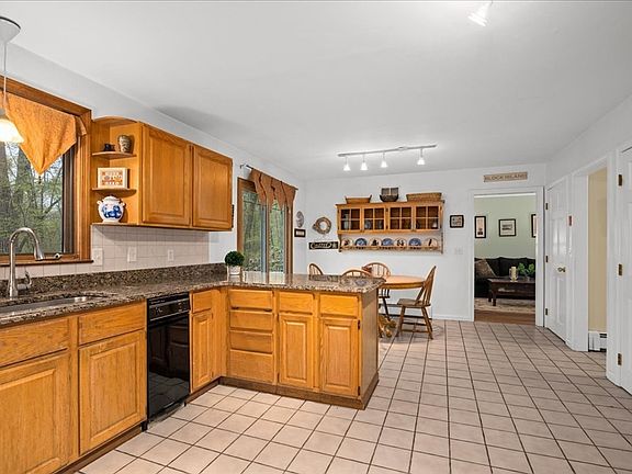 5th image of 36 Chestnut St