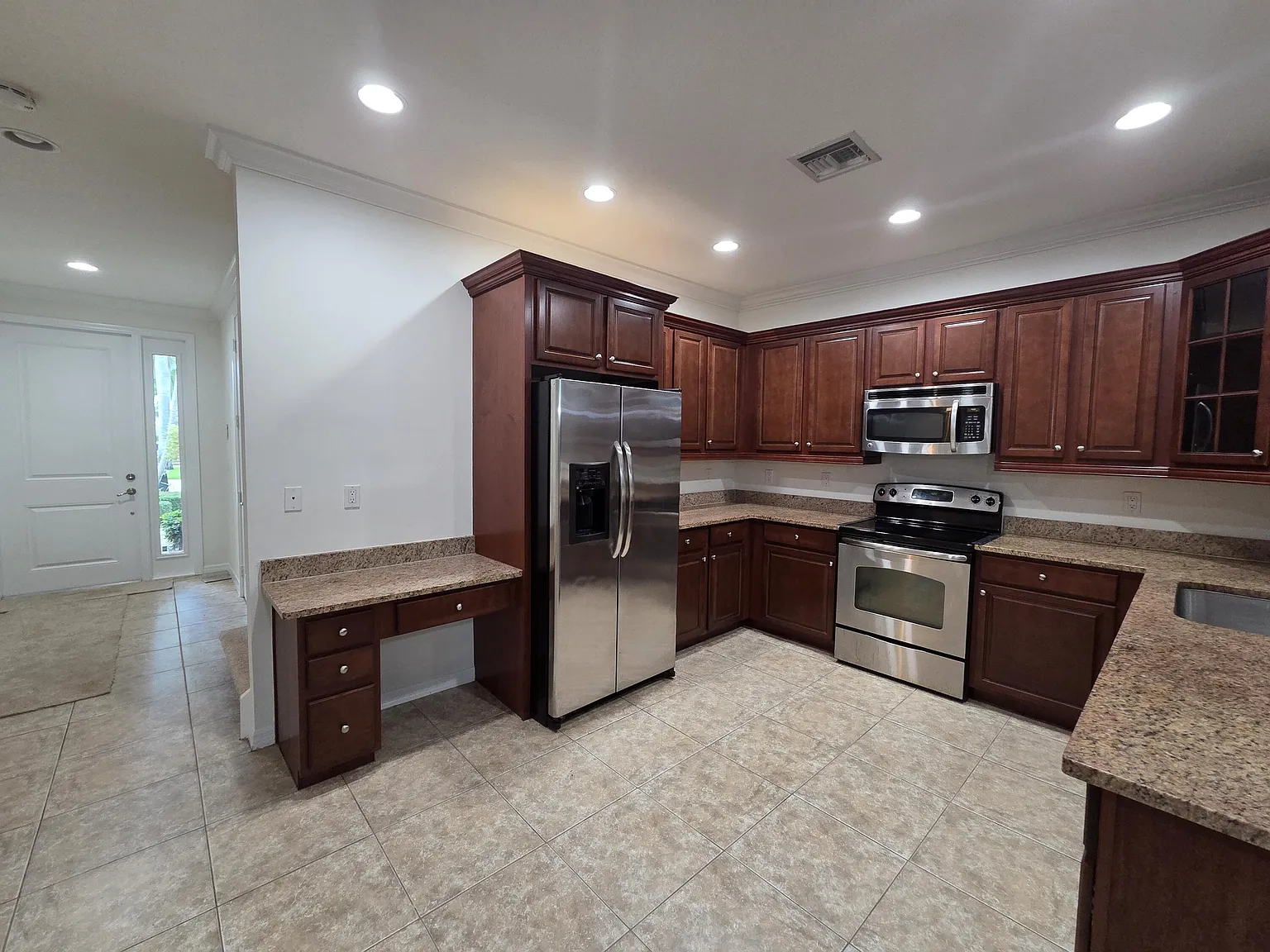 3 bed, 2.5 bath, 1718 sqft, $3,500 — Photo 3
