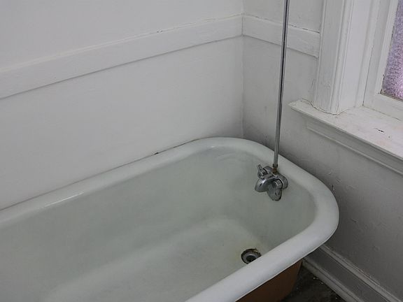 2nd image of 611 W Jefferson St APT B