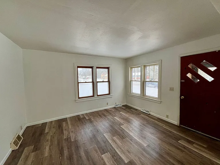 226 Deresch St — Photo 7