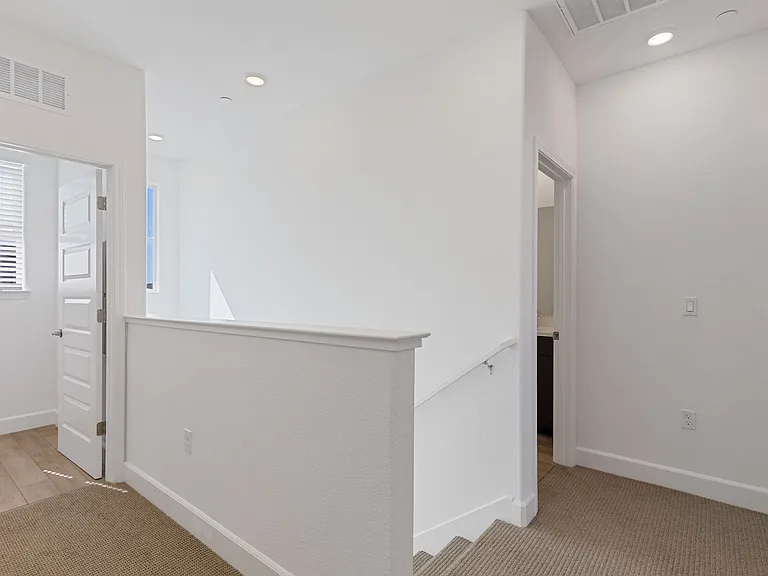 1072 Caraballo Dr — Photo 35