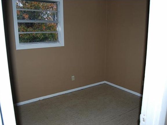3rd image of 2667 Henry Dr