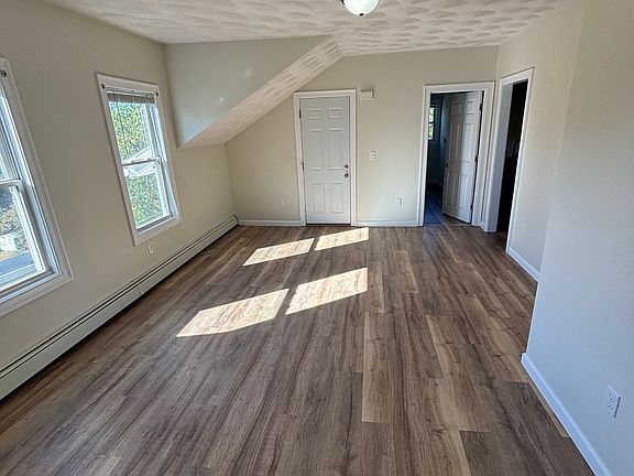 3rd image of 147 Louise St Floor 3