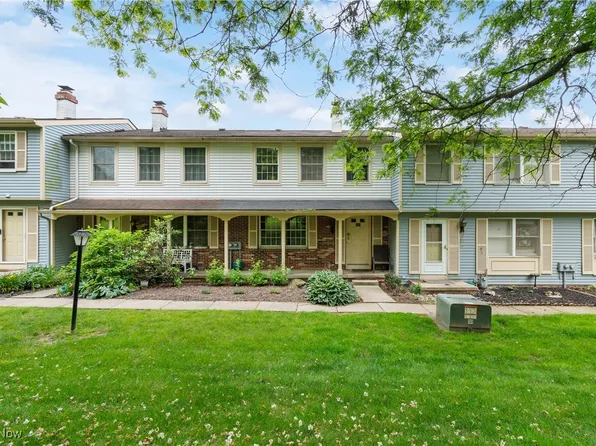 149 Quaker Ridge Dr, Akron, OH 44313