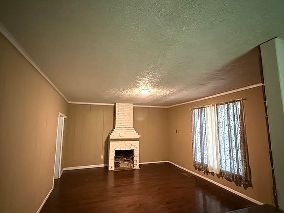 4th image of 214 Yeates St
