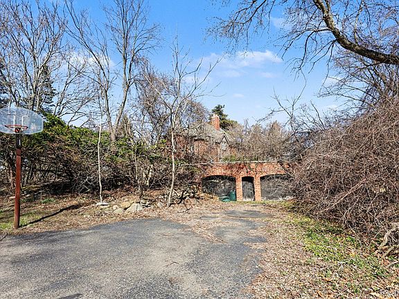 3rd image of 32020 Franklin Rd