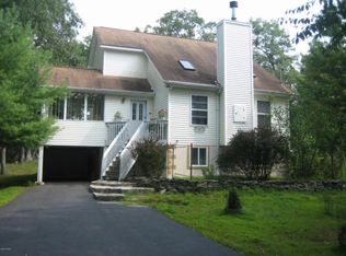 118 Autumn Rd, Dingmans Ferry, PA 18328