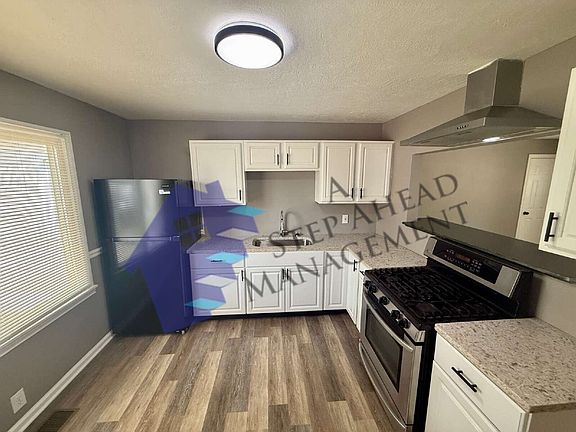 4th image of 388 N 19th Ave