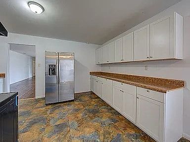 5th image of 12 Hickory Oak Ln