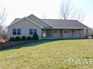 7535 Sparrow Rd, Hopedale, IL 61747