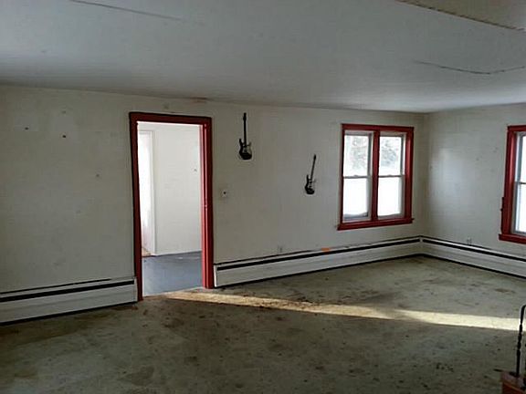 4th image of 413 N Henry St