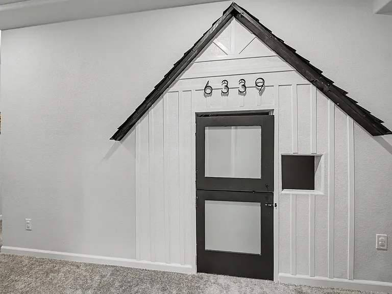 6339 Knapp Dr — Photo 29