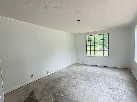 5th image of 51 Lilac St
