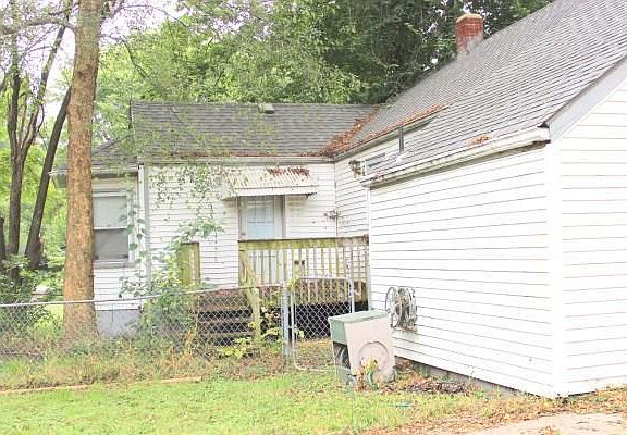 4th image of 4137 Crysler Ave