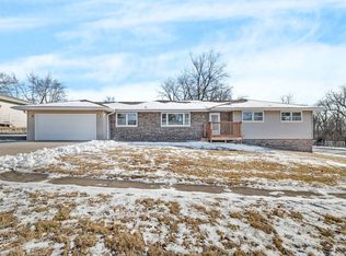 100 Glenwood Ln, Morris, IL 60450