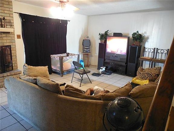 3rd image of 3809 Bobbie Ln