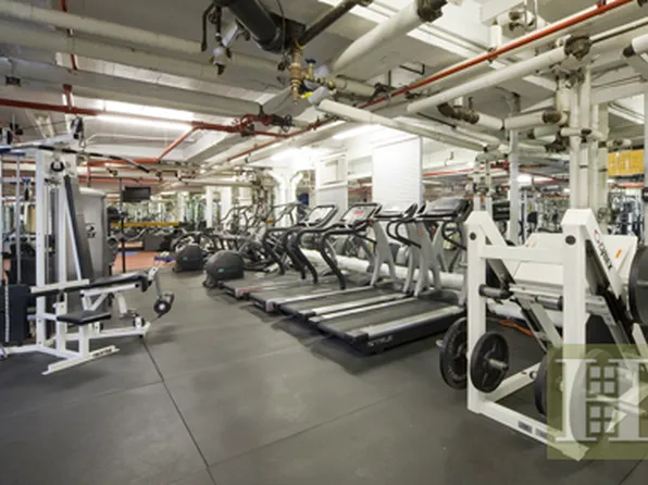 333 East 43rd Street image 1 of 6