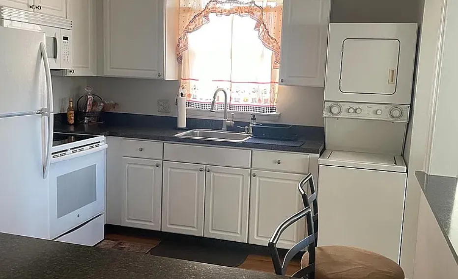 1 bed, 774 sqft, $1,600 — Photo 2