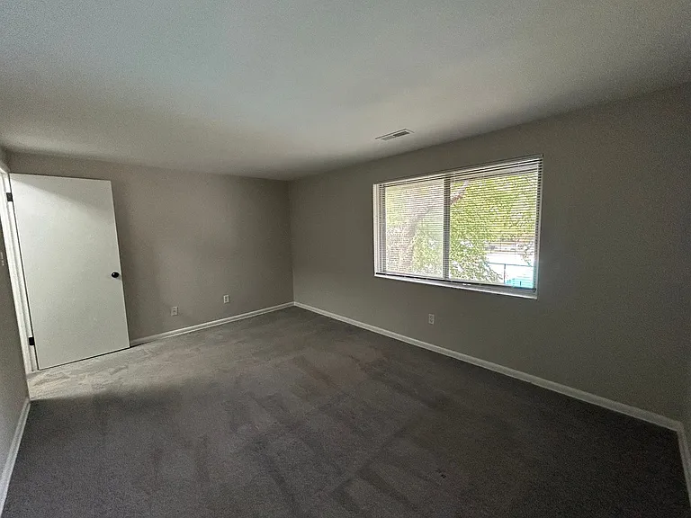 Coventry Court Townhomes — Photo 73
