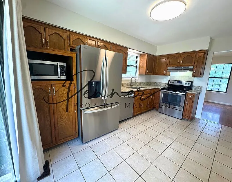 3 bed, 2.0 bath, 1711 sqft, $1,995 — Photo 1