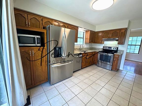 5th image of 724 SE Shamrock Ln