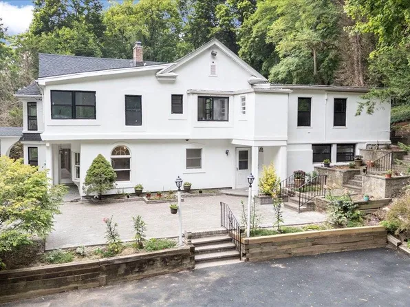 1101 Jericho Oyster Bay Road, Muttontown, NY 11732