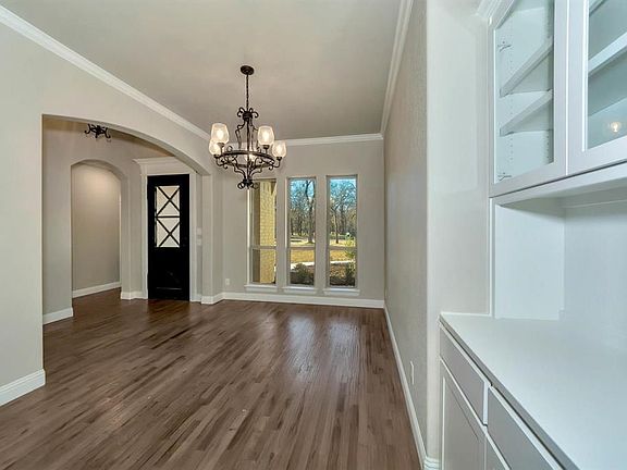3rd image of 101 Sugartree Cir