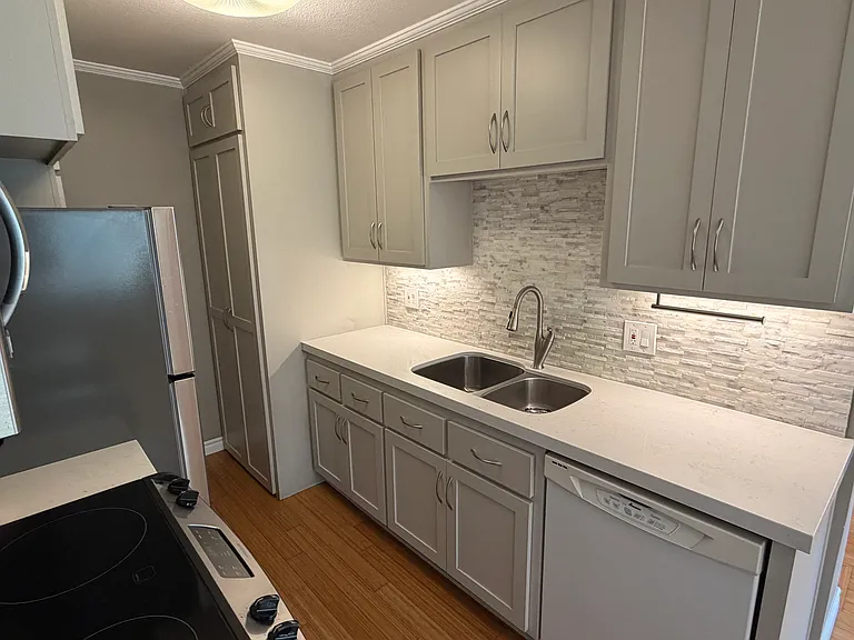11836 Mayfield Ave #2 — Photo 18