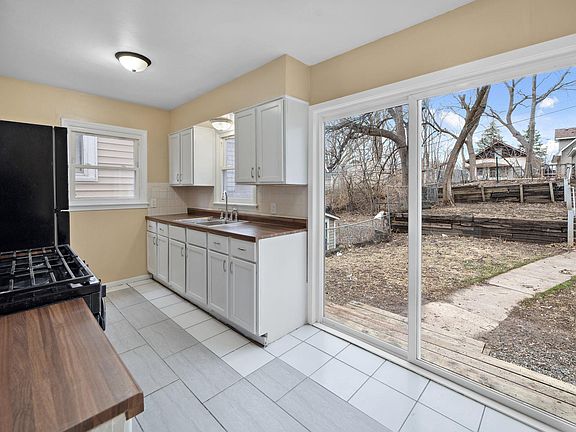 4th image of 1119 6th St E