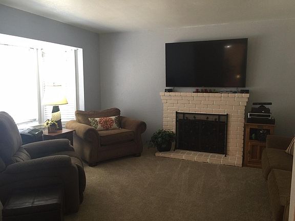 3rd image of 466 Chinook Ln