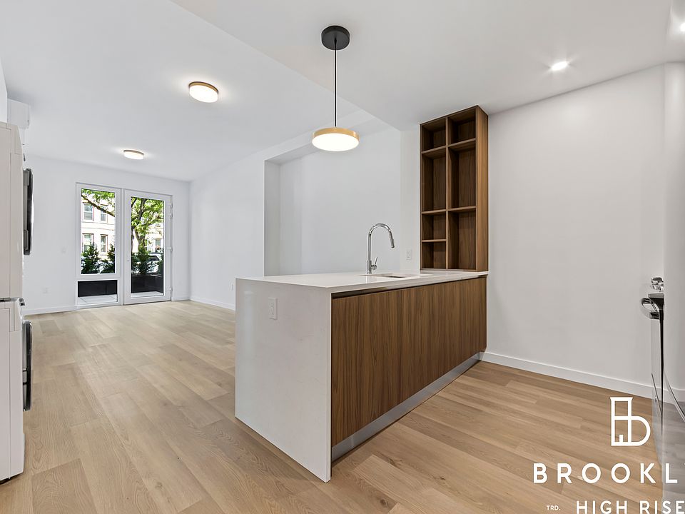 1st image of 50 E 10th St #106