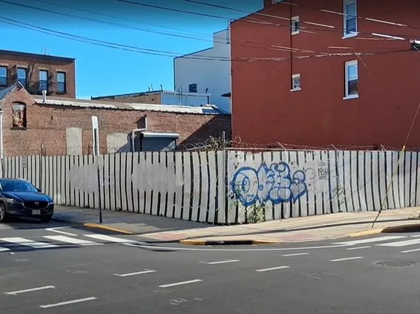 194-196 New York Avenue image 3 of 11