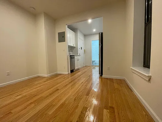 Rented by HOLTON REAL ESTATE INC. | media 24