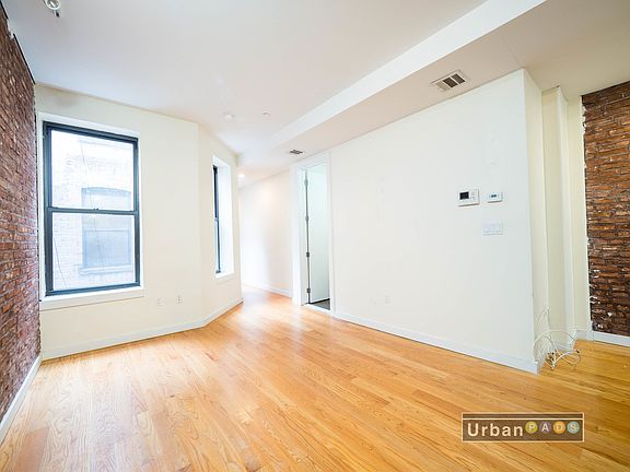 2nd image of 662 Park Pl #3B