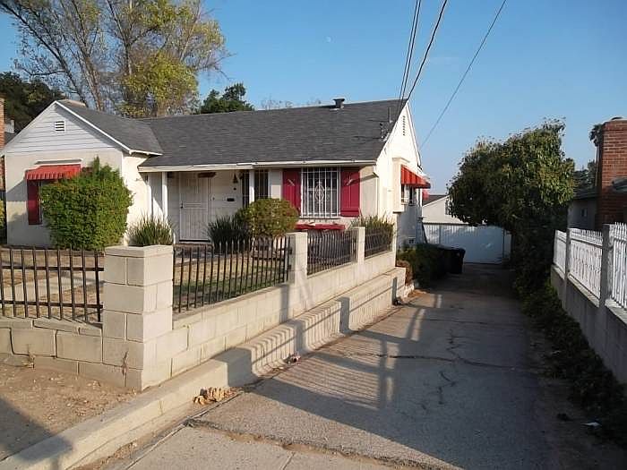 1st image of 13818 Hubbard St