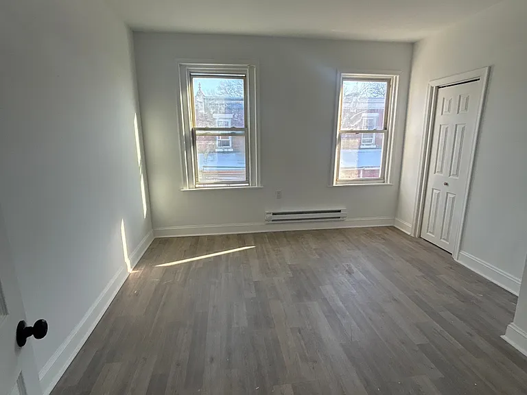 6415 Glenmore Ave — Photo 9