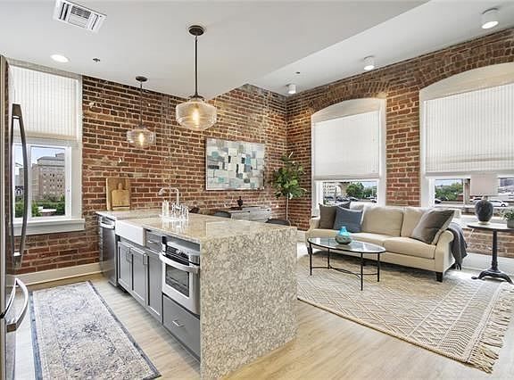 3rd image of 1001 Carondelet St #302
