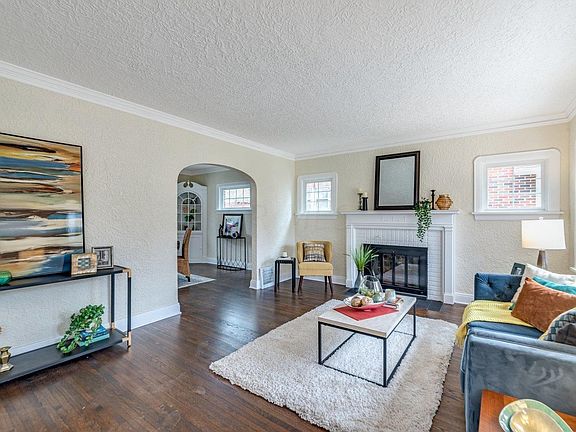 3rd image of 549 E Townview Cir