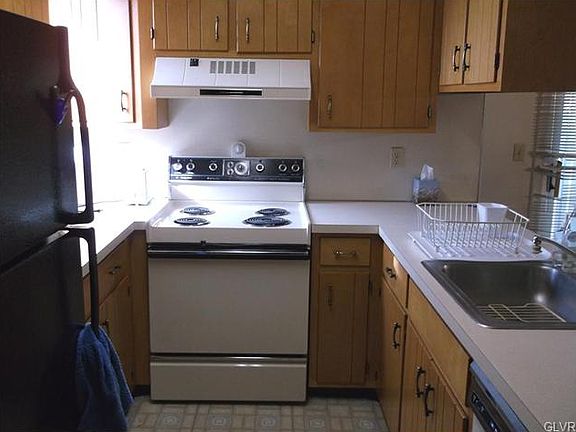 3rd image of 602 Briarwood Dr #B
