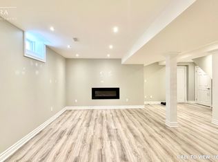 95 Memorial Gardens Way #2, Newmarket, ON L3X3A7