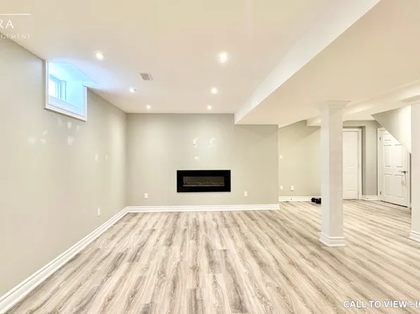 95 Memorial Gardens Way #2, Newmarket, ON L3X 3A7