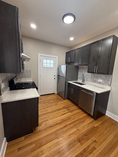 1st image of 1239 W North Shore Ave APT 3E