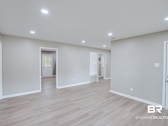 4th image of 428 Scott Dr