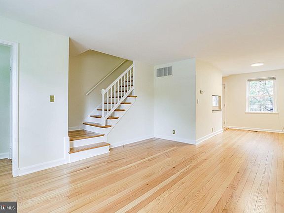 2nd image of 3275 S Stafford St