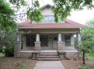 227 S Chestnut St, Douglass, KS 67039