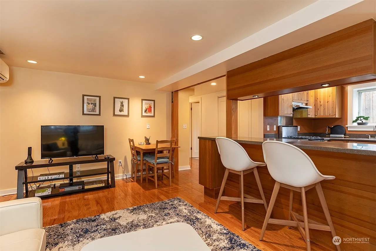 2 bed, 970 sqft, $2,995 — Photo 4