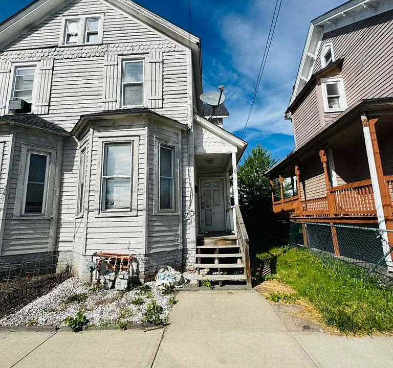 18 Barcelow St #O