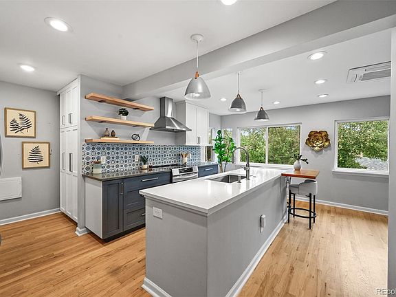 4th image of 4700 W 32nd Avenue