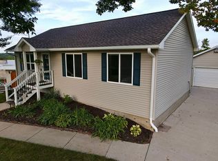 1925 20th St NW, Cedar Rapids, IA 52405