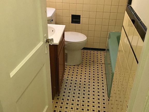5th image of 827 Blaine St Floor 1